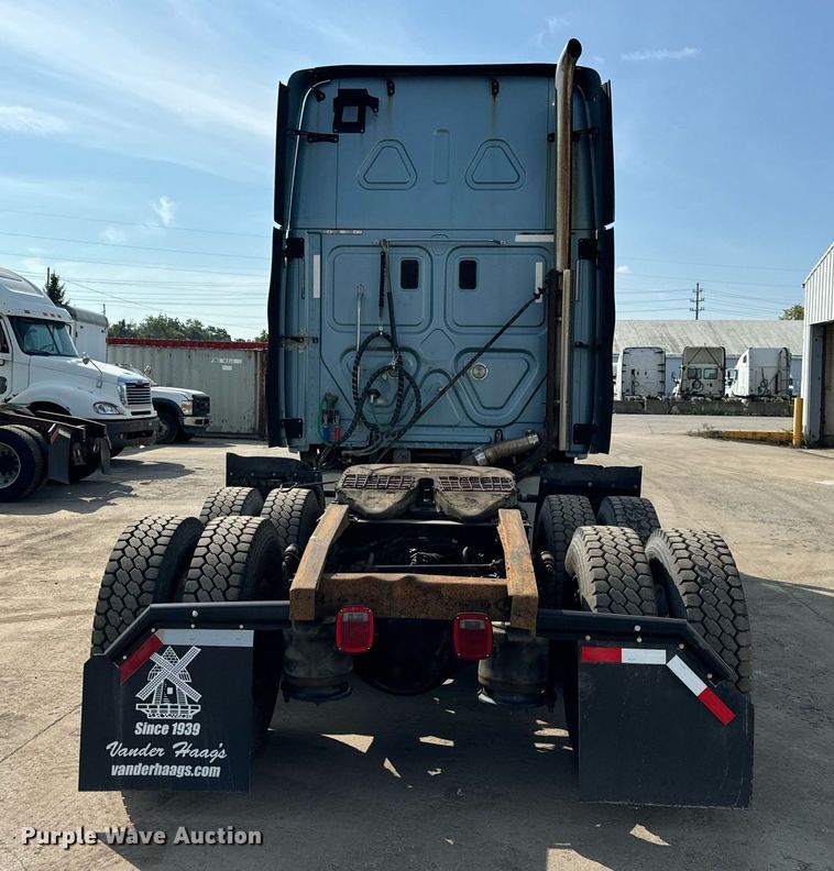 image for item OG9675 2012 Freightliner  Cascadia semi truck