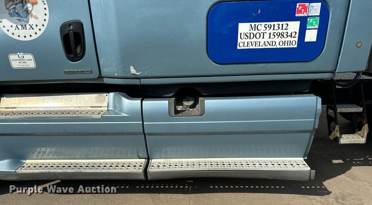 image for item OG9675 2012 Freightliner  Cascadia semi truck