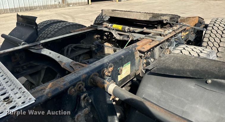 image for item OG9675 2012 Freightliner  Cascadia semi truck