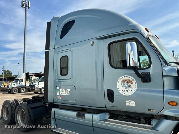 image for item OG9675 2012 Freightliner  Cascadia semi truck