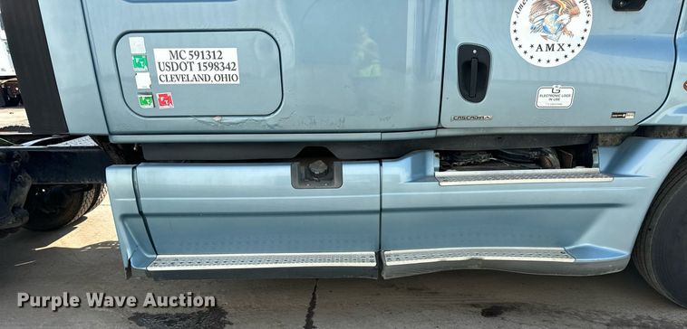 image for item OG9675 2012 Freightliner  Cascadia semi truck