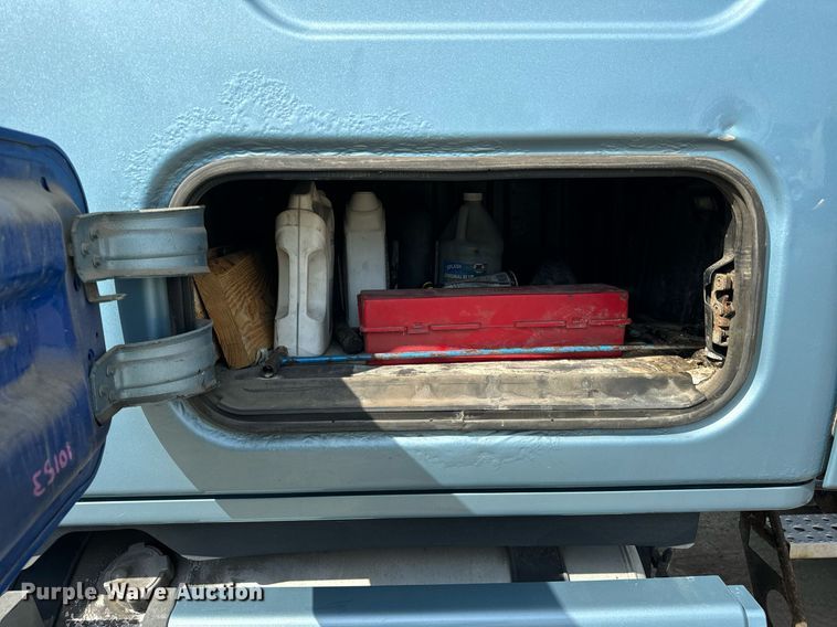 image for item OG9675 2012 Freightliner  Cascadia semi truck