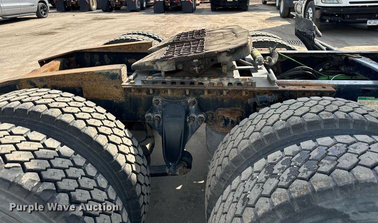 image for item OG9675 2012 Freightliner  Cascadia semi truck