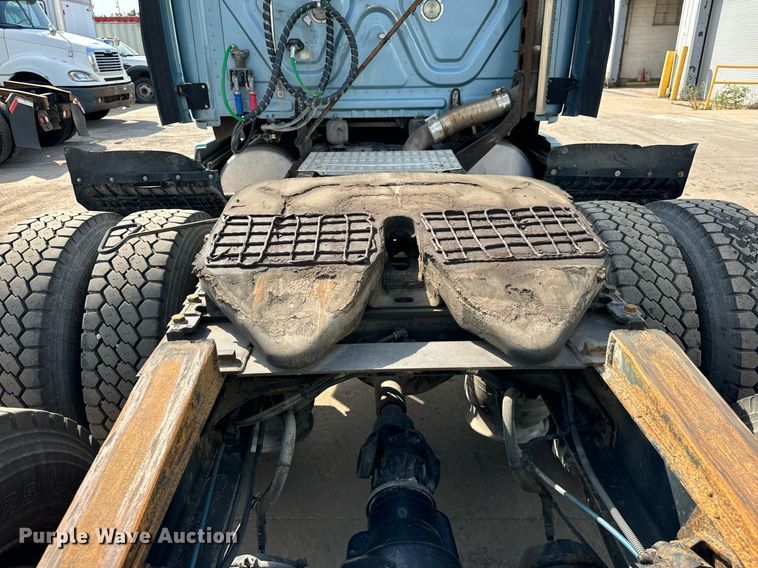 image for item OG9675 2012 Freightliner  Cascadia semi truck