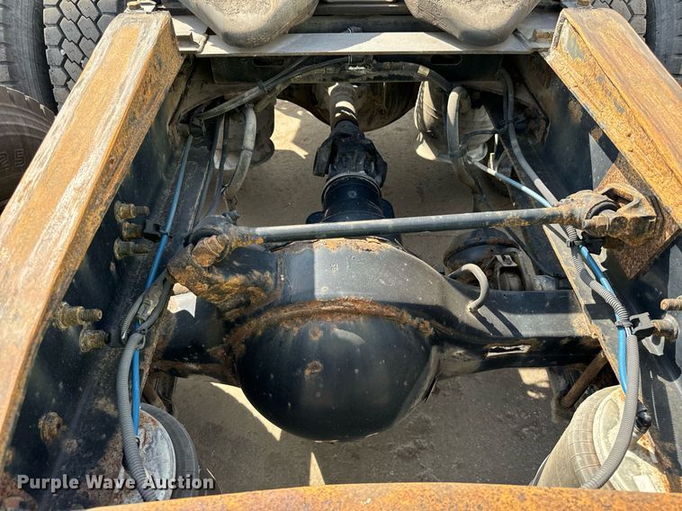 image for item OG9675 2012 Freightliner  Cascadia semi truck