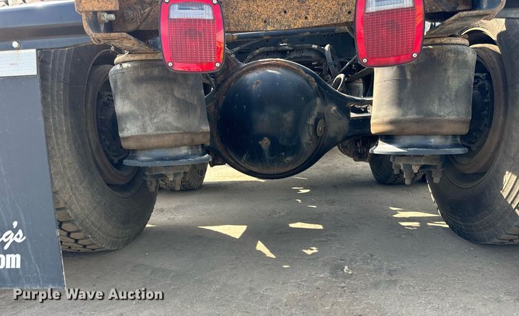 image for item OG9675 2012 Freightliner  Cascadia semi truck