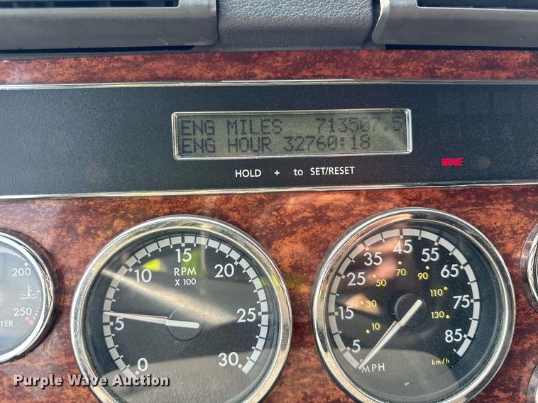 image for item OG9675 2012 Freightliner  Cascadia semi truck