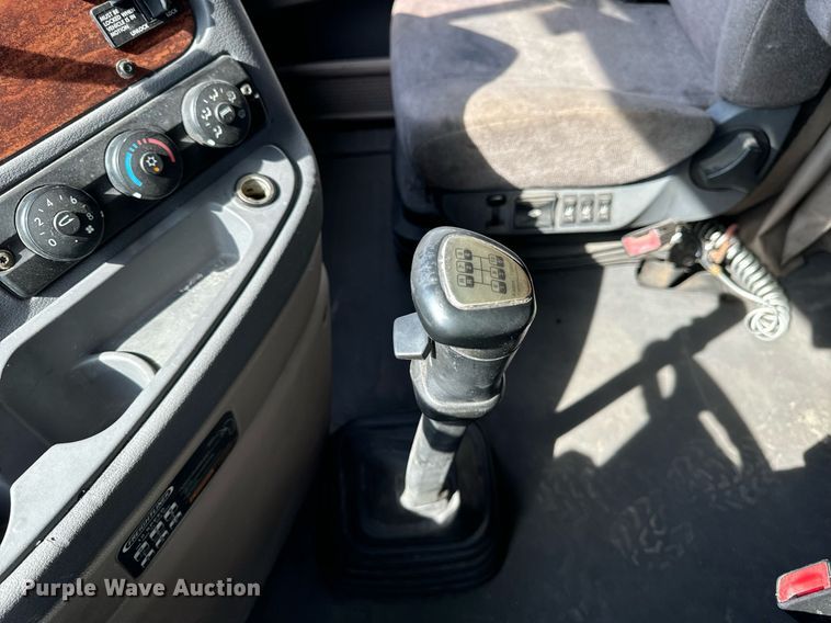 image for item OG9675 2012 Freightliner  Cascadia semi truck