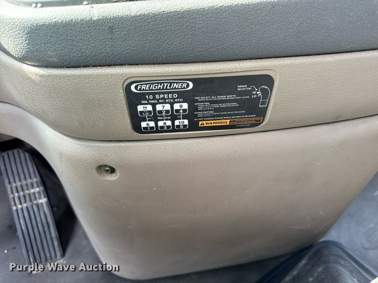 image for item OG9675 2012 Freightliner  Cascadia semi truck