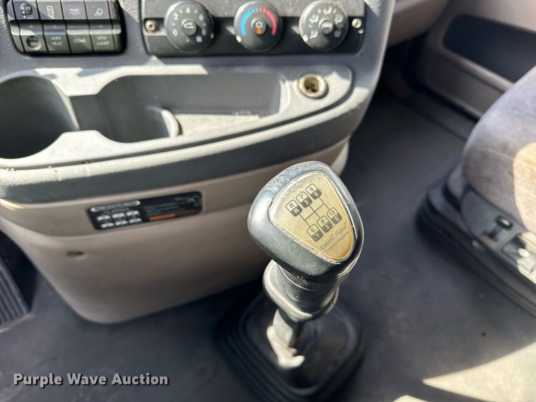 image for item OG9675 2012 Freightliner  Cascadia semi truck