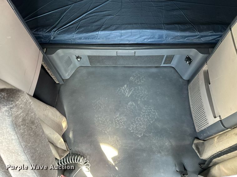 image for item OG9675 2012 Freightliner  Cascadia semi truck