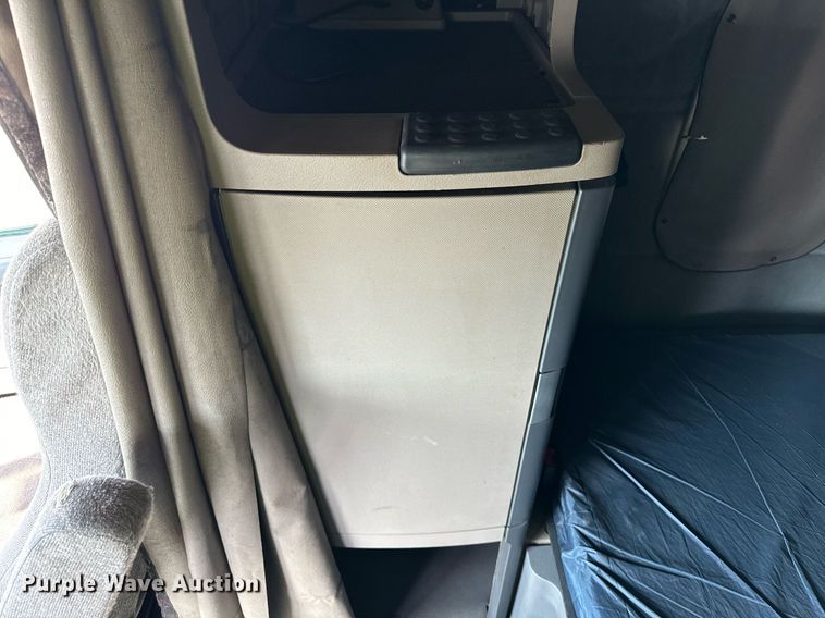 image for item OG9675 2012 Freightliner  Cascadia semi truck