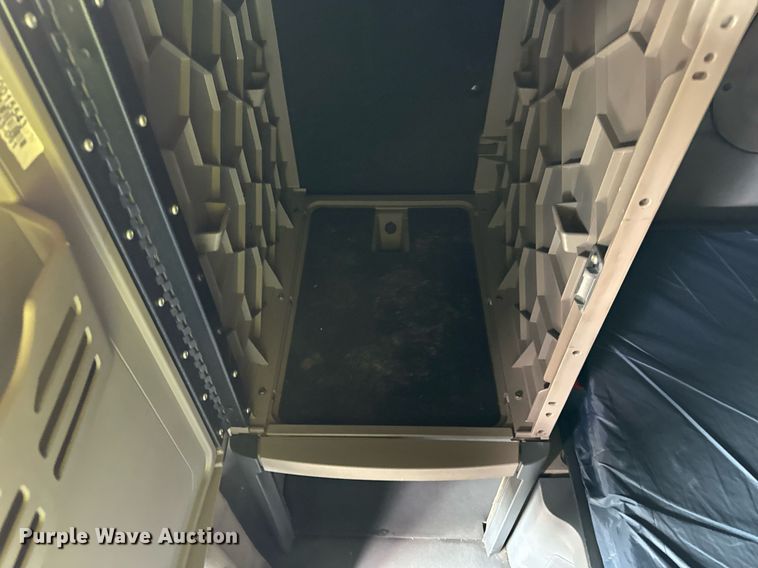 image for item OG9675 2012 Freightliner  Cascadia semi truck