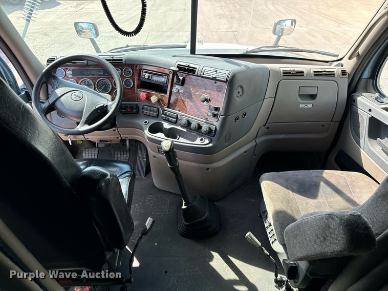 image for item OG9675 2012 Freightliner  Cascadia semi truck