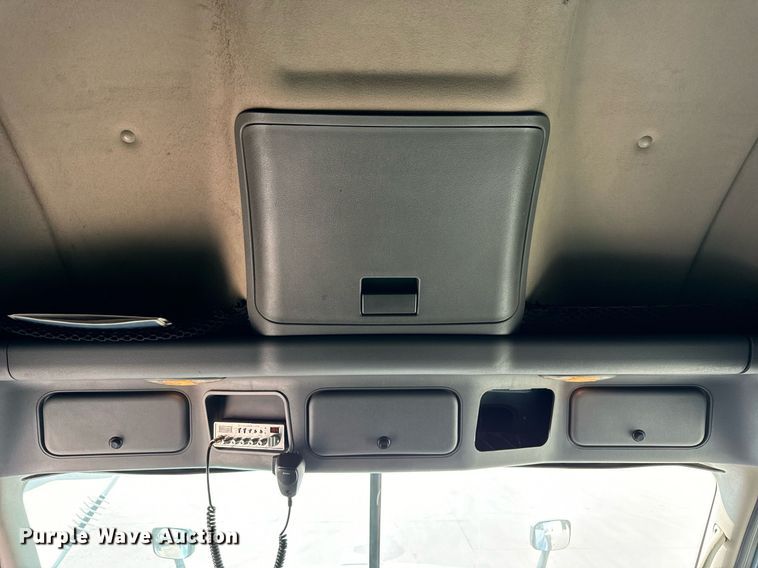 image for item OG9675 2012 Freightliner  Cascadia semi truck