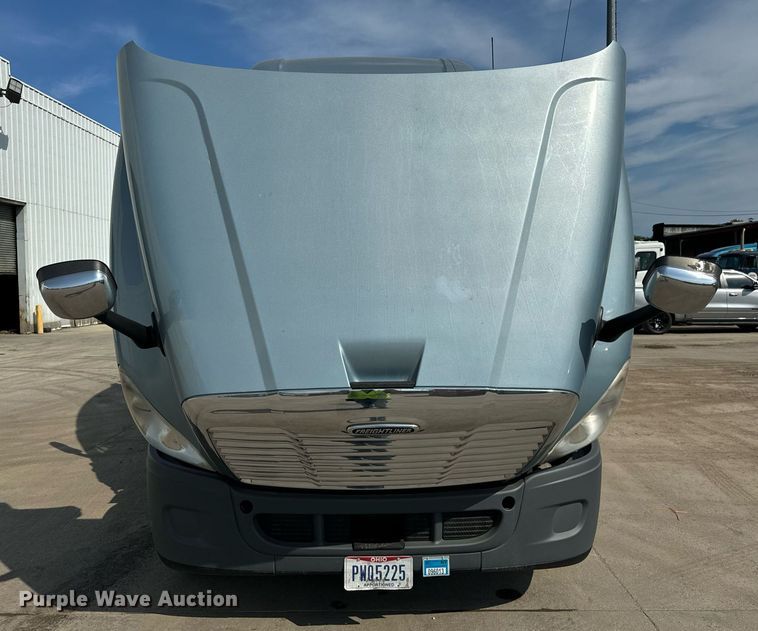 image for item OG9675 2012 Freightliner  Cascadia semi truck