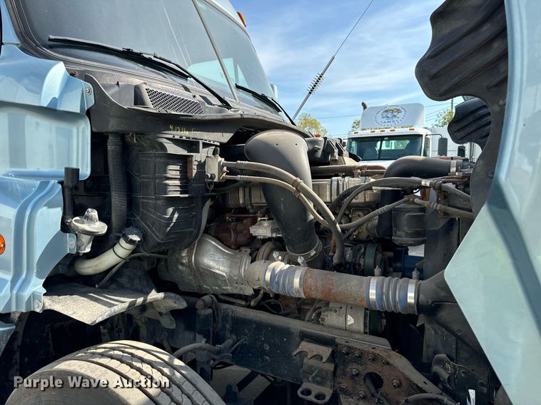 image for item OG9675 2012 Freightliner  Cascadia semi truck