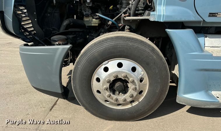 image for item OG9675 2012 Freightliner  Cascadia semi truck