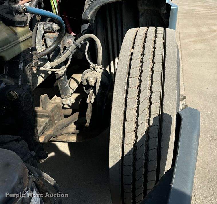 image for item OG9675 2012 Freightliner  Cascadia semi truck