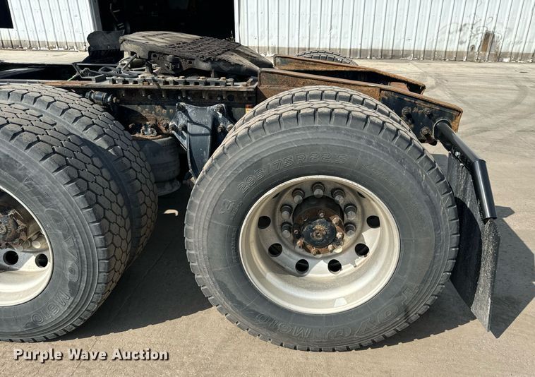 image for item OG9675 2012 Freightliner  Cascadia semi truck