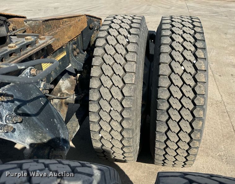 image for item OG9675 2012 Freightliner  Cascadia semi truck