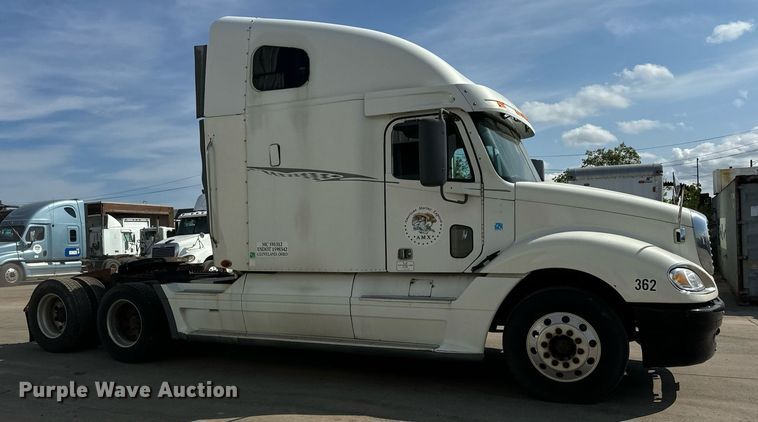 image for item OG9677 2007 Freightliner  Columbia  semi truck