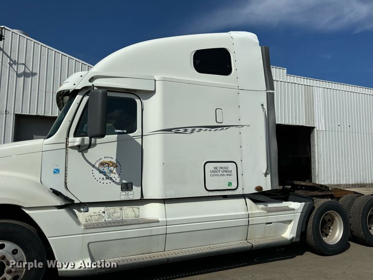 image for item OG9677 2007 Freightliner  Columbia  semi truck