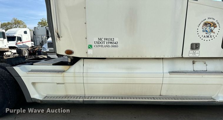 image for item OG9677 2007 Freightliner  Columbia  semi truck