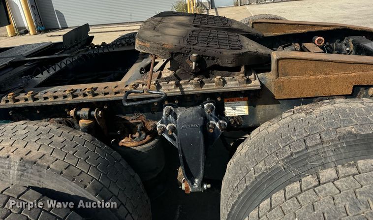 image for item OG9677 2007 Freightliner  Columbia  semi truck