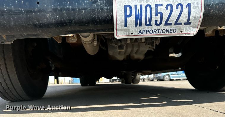 image for item OG9677 2007 Freightliner  Columbia  semi truck