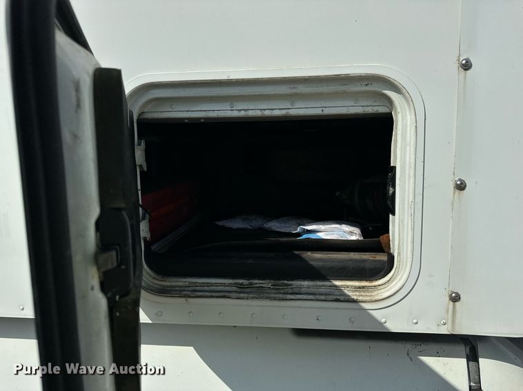 image for item OG9677 2007 Freightliner  Columbia  semi truck