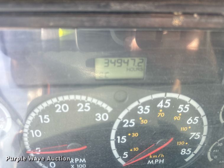 image for item OG9677 2007 Freightliner  Columbia  semi truck