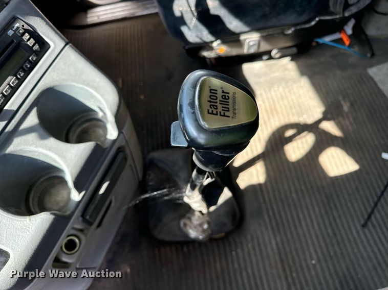 image for item OG9677 2007 Freightliner  Columbia  semi truck