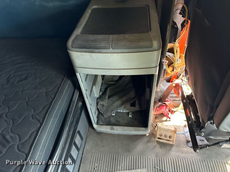 image for item OG9677 2007 Freightliner  Columbia  semi truck