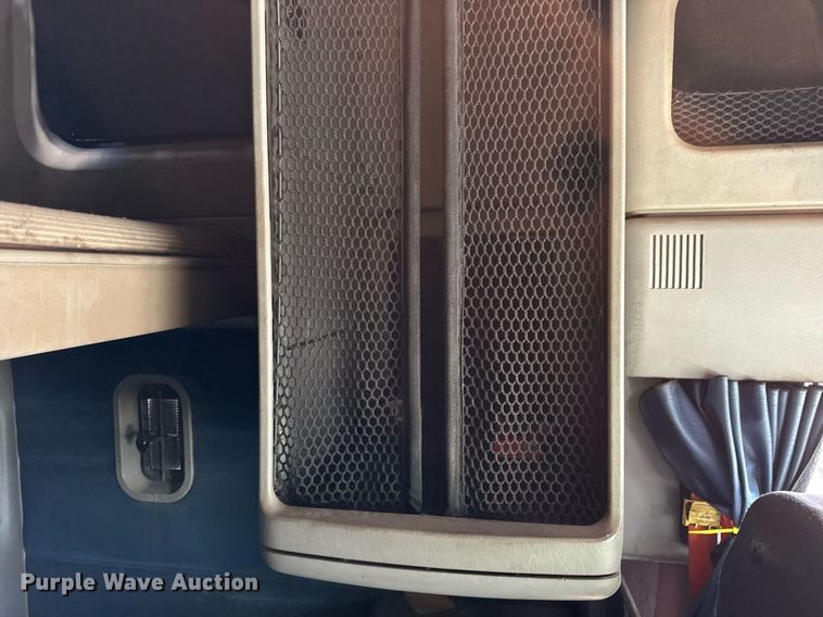 image for item OG9677 2007 Freightliner  Columbia  semi truck