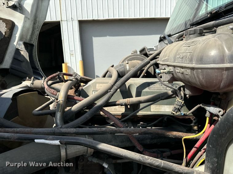 image for item OG9677 2007 Freightliner  Columbia  semi truck