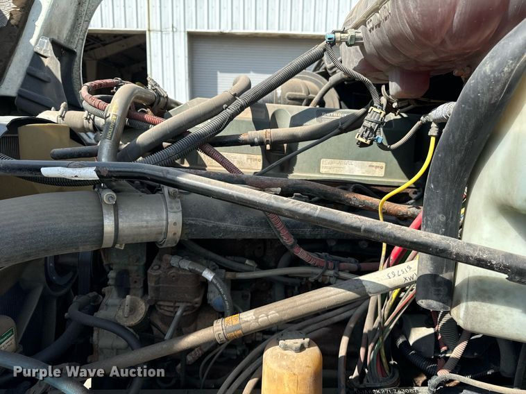 image for item OG9677 2007 Freightliner  Columbia  semi truck