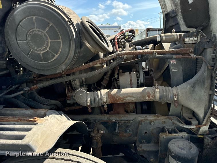 image for item OG9677 2007 Freightliner  Columbia  semi truck