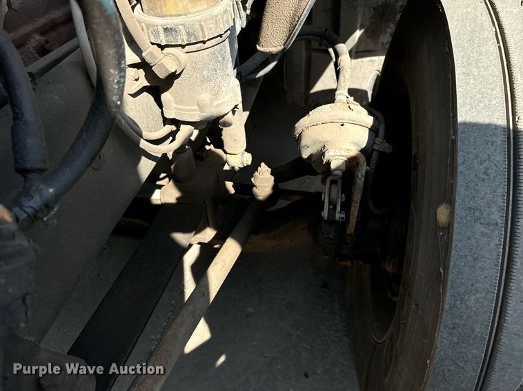 image for item OG9677 2007 Freightliner  Columbia  semi truck