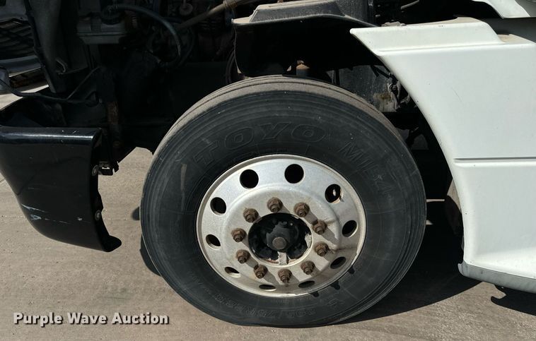 image for item OG9677 2007 Freightliner  Columbia  semi truck