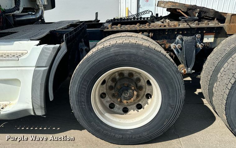 image for item OG9677 2007 Freightliner  Columbia  semi truck