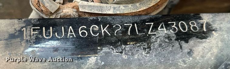 image for item OG9677 2007 Freightliner  Columbia  semi truck