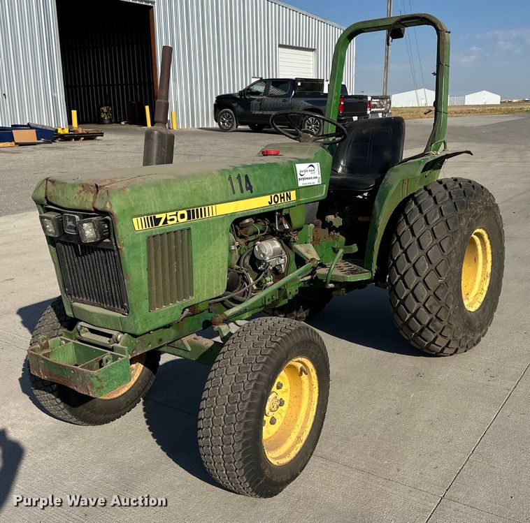 image for item DD3322 John Deere 750 tractor