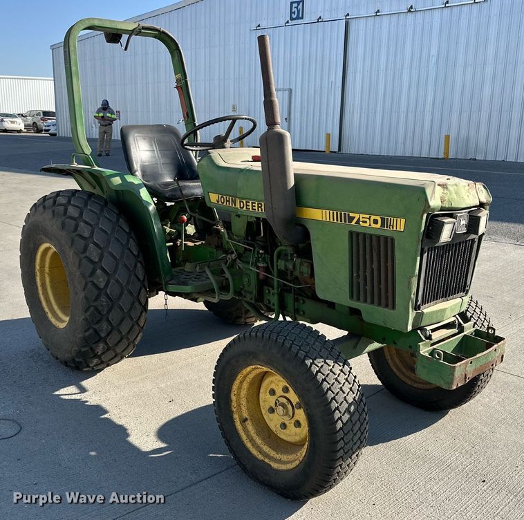 image for item DD3322 John Deere 750 tractor