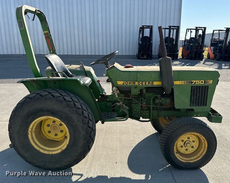 image for item DD3322 John Deere 750 tractor