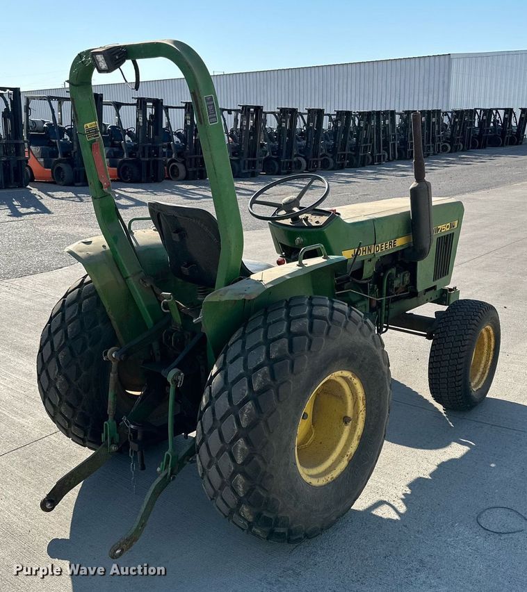 image for item DD3322 John Deere 750 tractor