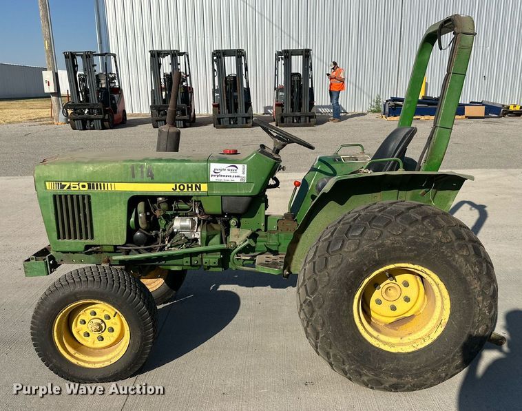 image for item DD3322 John Deere 750 tractor