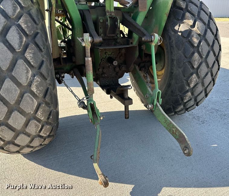 image for item DD3322 John Deere 750 tractor