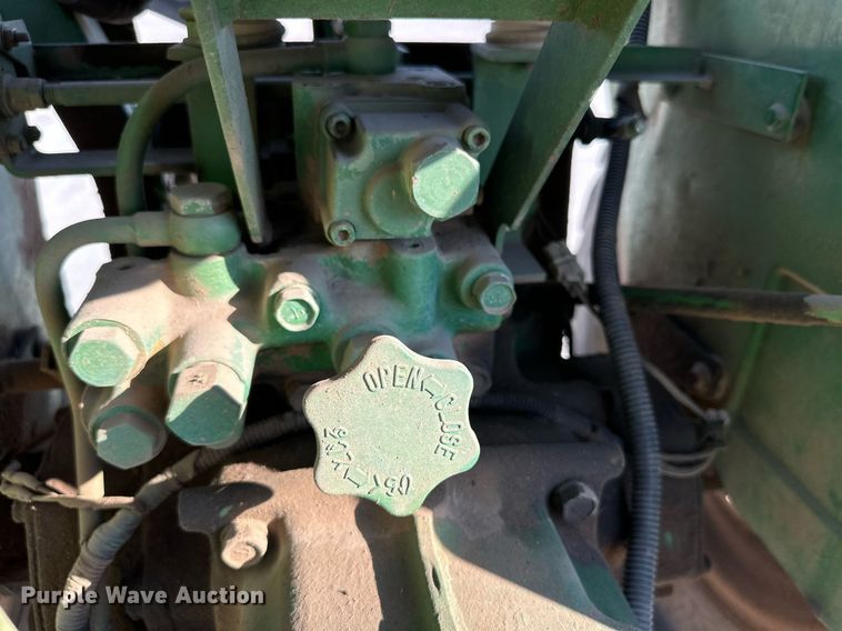 image for item DD3322 John Deere 750 tractor