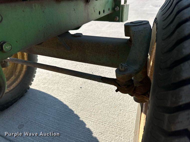 image for item DD3322 John Deere 750 tractor